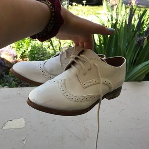White heels Oxfords